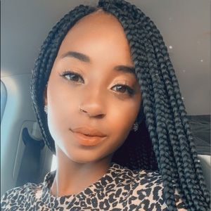 Meet your Posher, Ebony